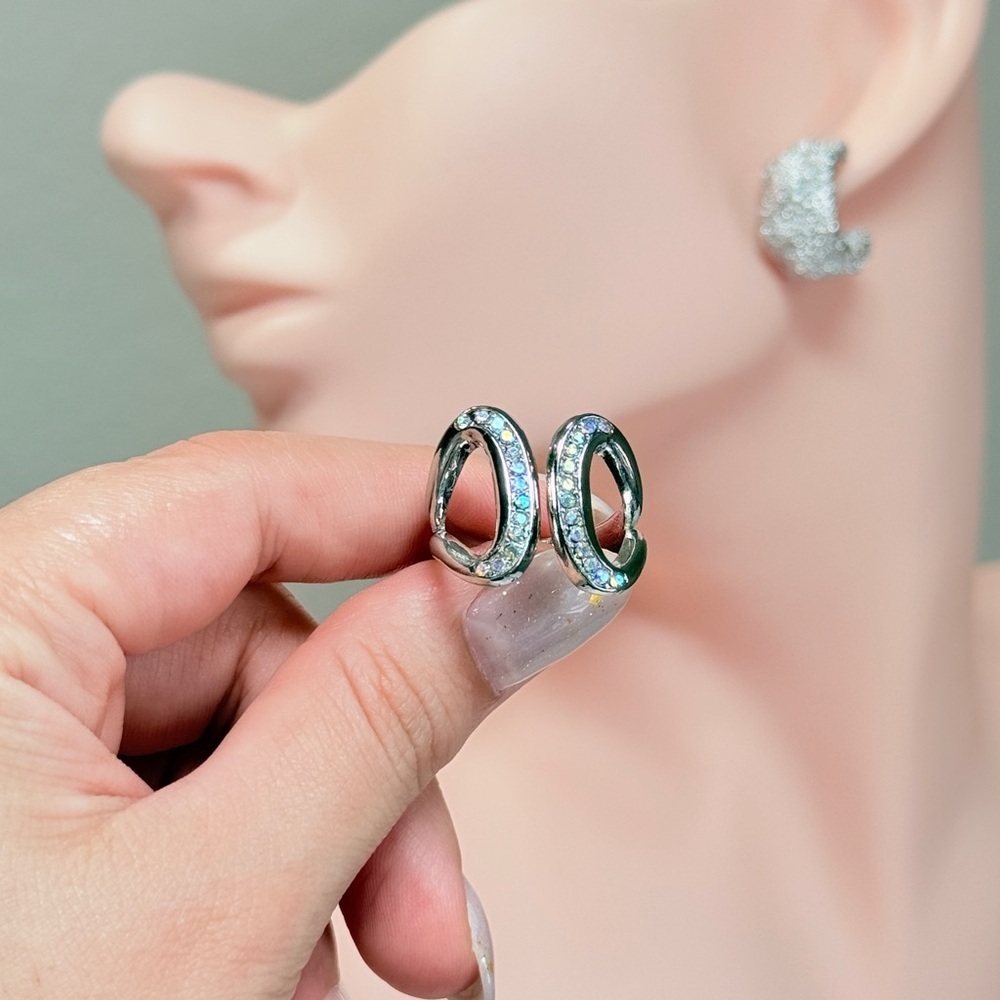 ⚜️ Elegant Silver Ring With Gems